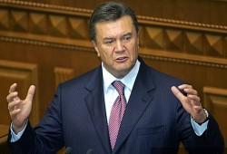 Янукович хочет помочь разоружить Россию и США