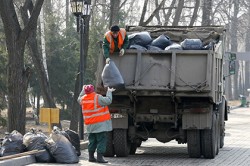 Коммунальные службы обяжут россиян платить за вывоз мусора Коммунальные службы обяжут россиян платить за вывоз мусора