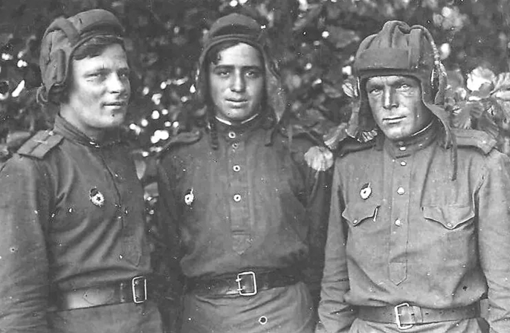 Деген в центре.png