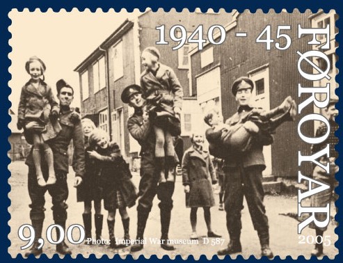 Фарерская марка 2005 г. - британские и канадские военные на Фарерах, 1941 г..jpg