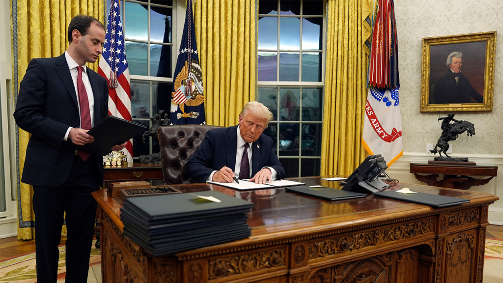 15820752_012025-cc-ap-trump-inauguration-signing-oval-office-wideshot-img.jpg