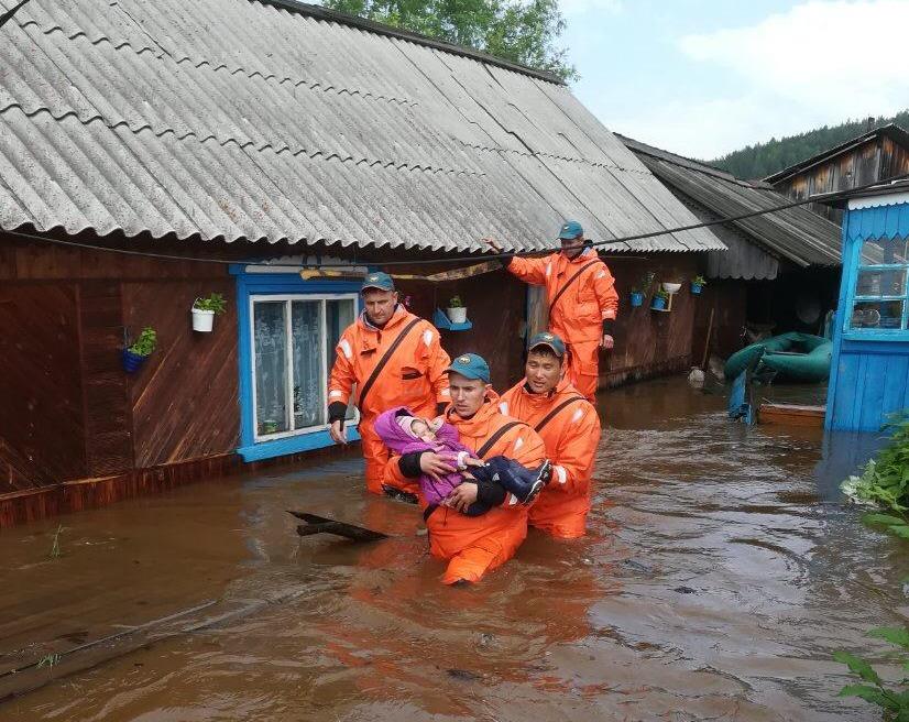 rabota-spasatelei-v-zatoplennykh-raionakh.-Фото-и-видео-1-3.jpg