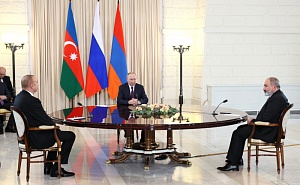 Путин с Пашиняном и Алиевым согласовали совместное заявление по Карабаху Путин с Пашиняном и Алиевым согласовали совместное заявление по Карабаху