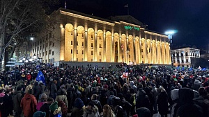 Грузинская оппозиция попыталась устроить цветную революцию Грузинская оппозиция попыталась устроить цветную революцию