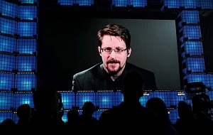 Сноуден продлевает вид на жительство в России