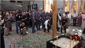 В Беслане почтили память погибших при теракте в школе В Беслане почтили память погибших при теракте в школе