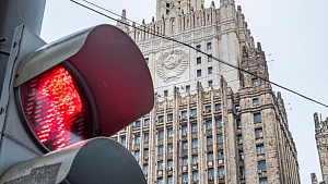 Путин освободил от обязанностей послов в Латвии и Эстонии Путин освободил от обязанностей послов в Латвии и Эстонии