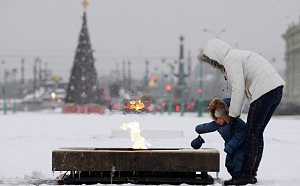 В центре Петербурга хулиганы потушили Вечный огонь