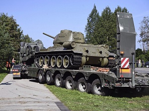 В Нарве демонтировали советский танк-памятник Т-34