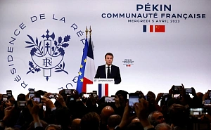 Президент Франции прибыл с государственным визитом в Пекин