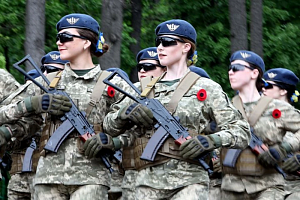 Сотни тысяч женщин станут военнообязанными на Украине Сотни тысяч женщин станут военнообязанными на Украине