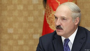 Лукашенко между молотом и наковальней Лукашенко между молотом и наковальней