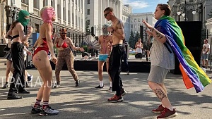 «ЛГБТ-рейв» в центре Киева «ЛГБТ-рейв» в центре Киева