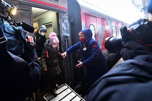 Более 100 тысяч беженцев с Донбасса пересекли границу с Россией Более 100 тысяч беженцев с Донбасса пересекли границу с Россией