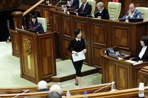 Парламент Молдавии отправил правительство Санду в отставку
