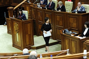 Парламент Молдавии отправил правительство Санду в отставку Парламент Молдавии отправил правительство Санду в отставку