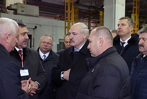 Лукашенко: в Киеве и под Варшавой действуют центры спецслужб США Лукашенко: в Киеве и под Варшавой действуют центры спецслужб США