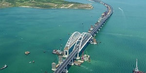 Крымский мост открыли для движения грузовиков