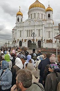 У храма Христа Спасителя У храма Христа Спасителя