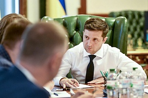 Зеленский внёс в Раду проект закона о люстрации Порошенко Зеленский внёс в Раду проект закона о люстрации Порошенко