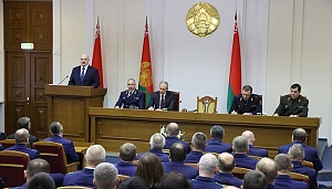 Лукашенко: «Наклонить меня не получится» Лукашенко: «Наклонить меня не получится»