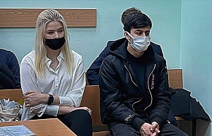 Участников фотопровокации на фоне храма Василия Блаженного отправили в тюрьму Участников фотопровокации на фоне храма Василия Блаженного отправили в тюрьму