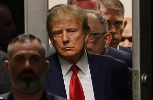 Трампа арестовали на два часа Трампа арестовали на два часа