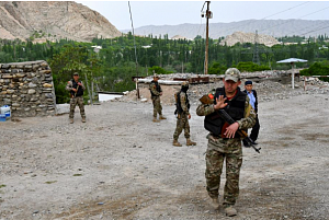 Погранслужба Киргизии сообщила об обстрелах по всему периметру границы с Таджикистаном