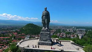 «Стоит над горою Алёша, в Болгарии русский солдат…»