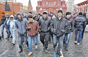 «А в Москву ему не за песнями…» «А в Москву ему не за песнями…»