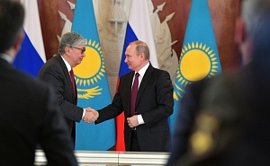 Новый президент Казахстана встретился с Путиным Новый президент Казахстана встретился с Путиным