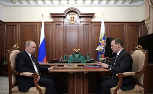 Путин и Медведев обсудили реализацию нацпроектов Путин и Медведев обсудили реализацию нацпроектов