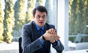 Рада отправила в отставку спикера парламента Разумкова Рада отправила в отставку спикера парламента Разумкова