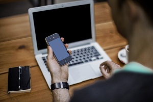 Власти обязали устанавливать 16 российских приложений на смартфоны Власти обязали устанавливать 16 российских приложений на смартфоны