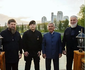 Минниханов вручил сыну Кадырова вторую по значимости награду Татарстана Минниханов вручил сыну Кадырова вторую по значимости награду Татарстана