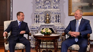 Медведев призвал искать компромиссы в отношениях между РФ и Беларусью Медведев призвал искать компромиссы в отношениях между РФ и Беларусью