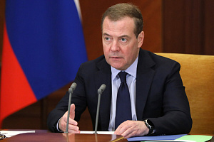 Медведев призвал больше не церемониться с американцами 