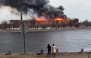 В Петербурге горит «Невская мануфактура»