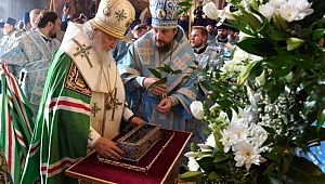 Мощам святителя Спиридона в Москве поклонились 200 тыс. человек Мощам святителя Спиридона в Москве поклонились 200 тыс. человек
