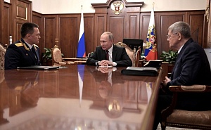 Путин предложил Чайке стать полпредом президента в СКФО Путин предложил Чайке стать полпредом президента в СКФО