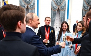 Путин вручил награды победителям Олимпийских игр в Пекине Путин вручил награды победителям Олимпийских игр в Пекине