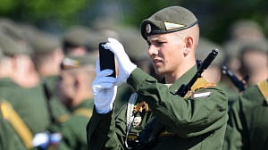Путин внёс в устав запрет на гаджеты военным 