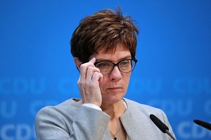 Глава Минобороны ФРГ призвала США не раздражать Россию Глава Минобороны ФРГ призвала США не раздражать Россию