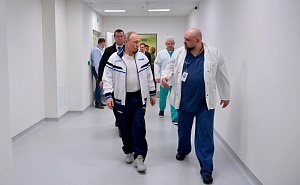 Путин посетил больницу для заражённых коронавирусом в Коммунарке Путин посетил больницу для заражённых коронавирусом в Коммунарке