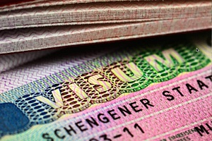 ЕС упрощает выдачу виз и повышает сборы ЕС упрощает выдачу виз и повышает сборы