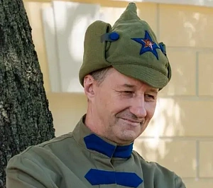 Денис Петров: «У человека, который надевает военную форму, меняется взгляд на жизнь...» Денис Петров: «У человека, который надевает военную форму, меняется взгляд на жизнь...»