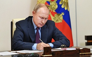 Путин подписал закон о праве экс-президента на пожизненное сенаторство Путин подписал закон о праве экс-президента на пожизненное сенаторство