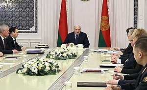 Лукашенко сравнил протесты в Белоруссии и России Лукашенко сравнил протесты в Белоруссии и России
