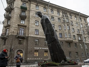 Бронзовые уродцы Петербурга Бронзовые уродцы Петербурга