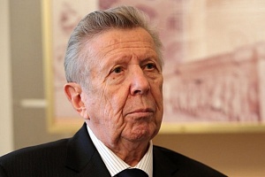 Академику Евгению Чазову исполнилось 90 лет Академику Евгению Чазову исполнилось 90 лет